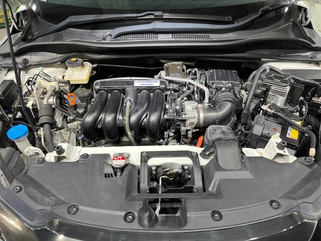 ヴェゼル ハイブリッドＺ　純正ＳＤナビ　バックカメラ　衝突被害軽減システム　ハーフレザーシート　スマートキー　ＬＥＤヘッド　ＥＴＣ　クルコン　純正１７インチアルミ　オートライト　オートエアコン　Ｂｌｕｅｔｏｏｔｈ　ＣＤ（18枚目）