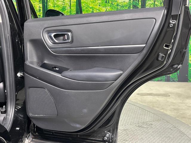 ヴェゼル ｅ：ＨＥＶ　Ｚ　メーカー９インチナビ　バックカメラ　衝突軽減　禁煙車　電動リアゲート　ハーフレザーシート　ドラレコ　コーナーセンサー　スマートキー　ＬＥＤヘッド　ＥＴＣ　純正１８インチアルミ　レーンキープ（44枚目）