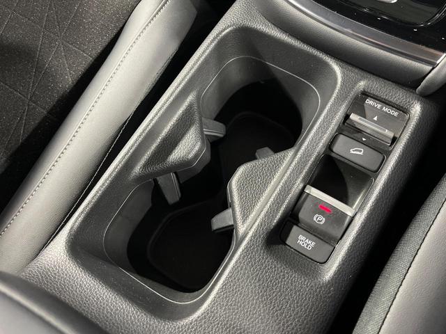 ヴェゼル ｅ：ＨＥＶ　Ｚ　メーカー９インチナビ　バックカメラ　衝突軽減　禁煙車　電動リアゲート　ハーフレザーシート　ドラレコ　コーナーセンサー　スマートキー　ＬＥＤヘッド　ＥＴＣ　純正１８インチアルミ　レーンキープ（61枚目）