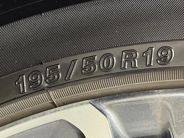 プリウス Z 全周囲カメラ 衝突被害軽減システム レーダークルーズ 禁煙車 ハーフレザーシート 前席シートエアコン パワーシート コーナーセンサー スマートキー LEDヘッド ETC2.0 純正19インチアルミ(26枚目)