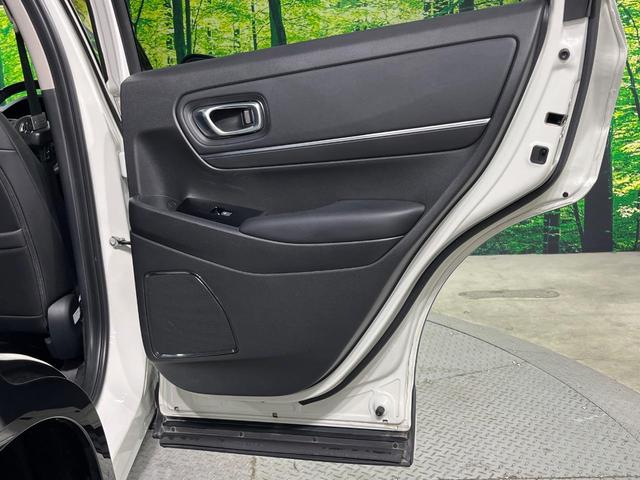 ヴェゼル ｅ：ＨＥＶ　Ｚ　フルエアロ　純正ＳＤナビ　バックカメラ　衝突被害軽減システム　禁煙車　電動リアゲート　ハーフレザーシート　ドラレコ　コーナーセンサー　スマートキー　ＬＥＤヘッド　ＥＴＣ　純正１８インチアルミ（30枚目）