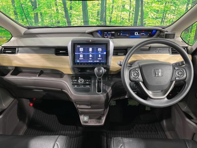 フリード Ｇ・ホンダセンシング　両側電動ドア　純正ＳＤナビ　バックカメラ　衝突被害軽減システム　禁煙車　ドラレコ　コーナーセンサー　スマートキー　ビルトインＥＴＣ　車線逸脱警報　オートライト　オートエアコン　Ｂｌｕｅｔｏｏｔｈ（2枚目）