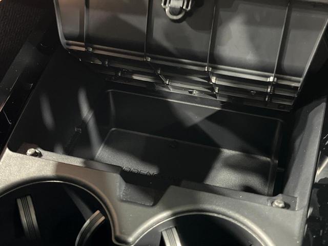 プリウス Ｚ　ガラスルーフ　全周囲カメラ　衝突被害軽減システム　レーダークルーズ　禁煙車　電動リアゲート　前席シートエアコン　パワーシート　ドラレコ　コーナーセンサー　スマートキー　ＬＥＤヘッド　ＥＴＣ２．０（46枚目）