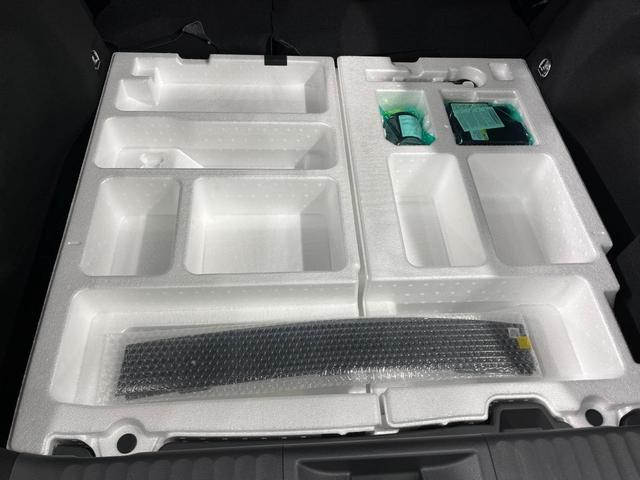 プリウス Ｚ　ガラスルーフ　全周囲カメラ　衝突被害軽減システム　レーダークルーズ　禁煙車　電動リアゲート　前席シートエアコン　パワーシート　ドラレコ　コーナーセンサー　スマートキー　ＬＥＤヘッド　ＥＴＣ２．０（68枚目）