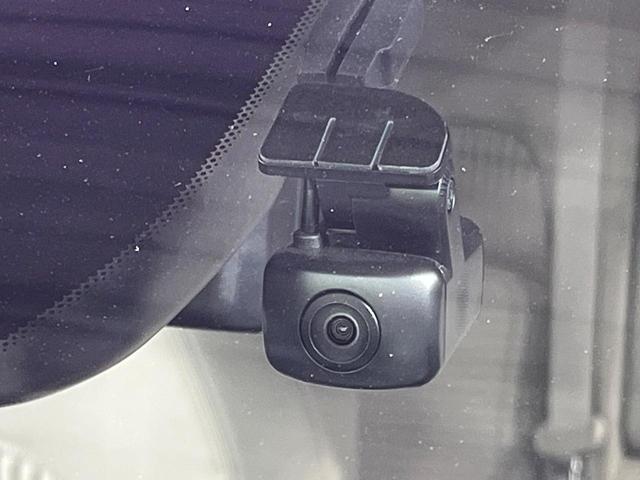 オーラ Ｇ　レザーエディション　メーカー９型ナビ　全周囲カメラ　ＢＯＳＥサウンド　衝突被害軽減システム　レーダークルーズ　禁煙車　レザーシート　ドラレコ　コーナーセンサー　スマートキー　ＬＥＤヘッド　ＥＴＣ２．０　純正１７インチＡＷ（28枚目）