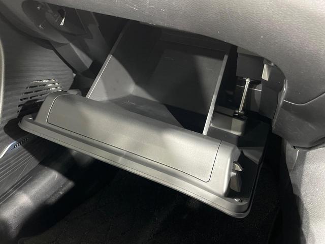 オーラ Ｇ　レザーエディション　メーカー９型ナビ　全周囲カメラ　ＢＯＳＥサウンド　衝突被害軽減システム　レーダークルーズ　禁煙車　レザーシート　ドラレコ　コーナーセンサー　スマートキー　ＬＥＤヘッド　ＥＴＣ２．０　純正１７インチＡＷ（51枚目）