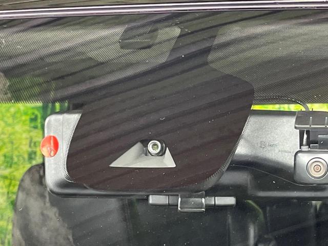 �y�G�}�[�W�F���V�[�u���[�L�z���s���ɑO���̎ԗ�����F�����A�Փ˂������Ȏ��͌x��ƃu���[�L�ŏՓˉ���Ɣ�Q�y�����A�V�X�g�B�����S�Ƀh���C�u�����y���݂��������܂��B