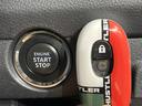 Ｊスタイル　ＳＤナビ　バックカメラ　衝突軽減　禁煙車　スマートキー　ＨＩＤヘッドライト　ＥＴＣ　オートエアコン　ＣＤ再生　スマートキー　２トーン　オートライト　アイドリングストップ　ベンチシート　アームレスト（30枚目）