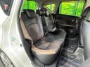 コンパクトカーですが、セカンドシートは十分な広さがあり快適にお乗りいただけます♪シートを倒して大きな荷物を積んだりと、用途の幅が広い１台です。