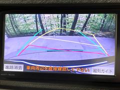 【バックカメラ】駐車時に後方がリアルタイム映像で確認できます。大型商業施設や立体駐車場での駐車時や、夜間のバック時に大活躍！運転スキルに関わらず、今や必須となった装備のひとつです！ 4