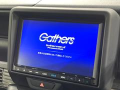 【純正８型ナビ】人気の純正ナビを装備。オーディオ機能も充実しており、Ｂｌｕｅｔｏｏｔｈ接続すればお持ちのスマホやＭＰ３プレイヤーの音楽を再生可能！毎日の運転がさらに楽しくなります！！ 3