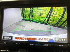 【バックカメラ】駐車時に後方がリアルタイム映像で確認できます。大型商業施設や立体駐車場での駐車時や、夜間のバック時に大活躍！運転スキルに関わらず、今や必須となった装備のひとつです！ 4