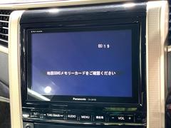 【大画面ナビ】人気の大型８インチナビを装備。存在感のある大画面はインパクト大！ナビ利用時のマップ表示は見やすく、テレビやＤＶＤは臨場感がアップ！いつものドライブがグッと楽しくなります♪ 3