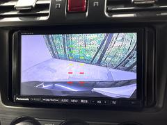 【バックカメラ】駐車時に後方がリアルタイム映像で確認できます。大型商業施設や立体駐車場での駐車時や、夜間のバック時に大活躍！運転スキルに関わらず、今や必須となった装備のひとつです！ 4