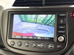 【バックカメラ】駐車時に後方がリアルタイム映像で確認できます。大型商業施設や立体駐車場での駐車時や、夜間のバック時に大活躍！運転スキルに関わらず、今や必須となった装備のひとつです！ 4