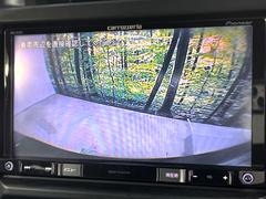 【バックカメラ】駐車時に後方がリアルタイム映像で確認できます。大型商業施設や立体駐車場での駐車時や、夜間のバック時に大活躍！運転スキルに関わらず、今や必須となった装備のひとつです！ 5