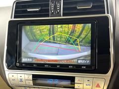 【バックカメラ】駐車時に後方がリアルタイム映像で確認できます。大型商業施設や立体駐車場での駐車時や、夜間のバック時に大活躍！運転スキルに関わらず、今や必須となった装備のひとつです！ 6