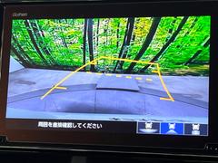 【バックカメラ】駐車時に後方がリアルタイム映像で確認できます。大型商業施設や立体駐車場での駐車時や、夜間のバック時に大活躍！運転スキルに関わらず、今や必須となった装備のひとつです！ 4