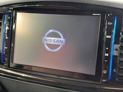 【メーカー純正ナビ】インテリアに溶け込むスタイリッシュな「専用設計」メーカーナビを装備♪視認性や操作性など基本性能にも優れ、より上質なカーライフをお楽しみいただけます。 4