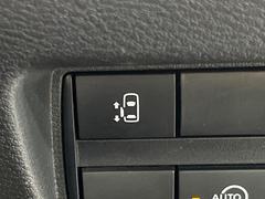 【パワースライドドア】スマートキーや運転席のスイッチでスライドドアの開閉が可能♪電動だから力を入れてドアを開ける必要が無く、小さいお子様でも、重い荷物を持っている時もラクに開け閉めできます♪ 7