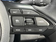 【レーダークルーズコントロール】高速道路での長距離走行が楽に！！自動で速度を保つクルーズコントロールが、衝突軽減システムと連携し、前方の車両を感知して車間を保つように速度調節してくれます！！ 6