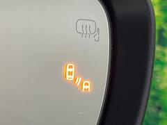 【ブラインドスポットモニター】走行中、ドアミラーの死角になりやすい箇所に後続車が接近するとサイドミラー付近に警告を表示、ドライバーに注意喚起をしてくれます。 7