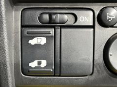 �ڥѥ���饤�ɥɥ��ۥ��ޡ��ȥ����䱿ž�ʤΥ����å��ǥ��饤�ɥɥ��γ��Ĥ���ǽ����ư�������Ϥ�����ƥɥ��򳫤���ɬ�פ�̵���������������ͤǤ⡢�Ť���ʪ����äƤ������饯�˳����Ĥ�Ǥ��ޤ��� 5