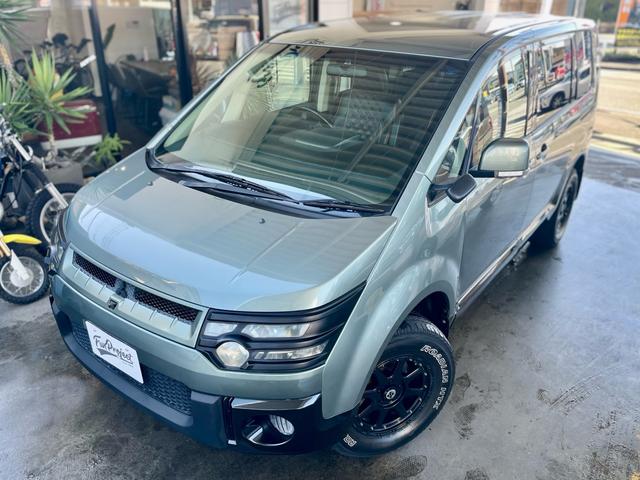 デリカＤ：５ Ｇ　ナビパッケージ　４ＷＤ　社外ホイール　ホワイトレタータイヤ　ストラーダナビＴＶ　Ｂｌｕｅｔｏｏｔｈ　ＥＴＣ　バックカメラ　８人乗り　左リアパワースライドドア　スマートキー　ＨＩＤヘッドライト　社外シートカバー（2枚目）