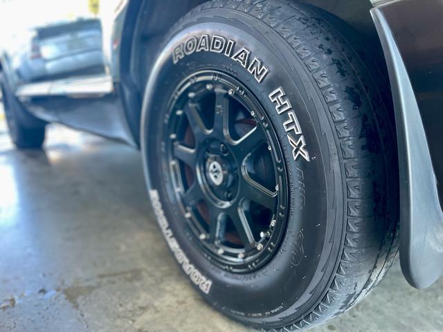 デリカＤ：５ Ｇ　ナビパッケージ　４ＷＤ　社外ホイール　ホワイトレタータイヤ　ストラーダナビＴＶ　Ｂｌｕｅｔｏｏｔｈ　ＥＴＣ　バックカメラ　８人乗り　左リアパワースライドドア　スマートキー　ＨＩＤヘッドライト　社外シートカバー（6枚目）