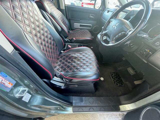 デリカＤ：５ Ｇ　ナビパッケージ　４ＷＤ　社外ホイール　ホワイトレタータイヤ　ストラーダナビＴＶ　Ｂｌｕｅｔｏｏｔｈ　ＥＴＣ　バックカメラ　８人乗り　左リアパワースライドドア　スマートキー　ＨＩＤヘッドライト　社外シートカバー（8枚目）