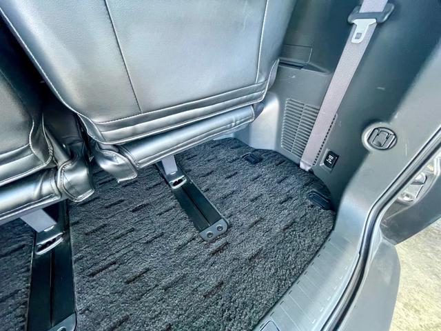 デリカＤ：５ Ｇ　ナビパッケージ　４ＷＤ　社外ホイール　ホワイトレタータイヤ　ストラーダナビＴＶ　Ｂｌｕｅｔｏｏｔｈ　ＥＴＣ　バックカメラ　８人乗り　左リアパワースライドドア　スマートキー　ＨＩＤヘッドライト　社外シートカバー（29枚目）