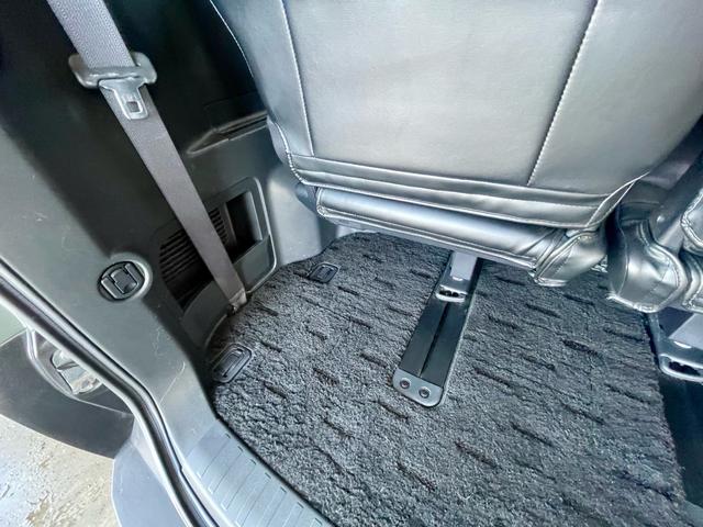 デリカＤ：５ Ｇ　ナビパッケージ　４ＷＤ　社外ホイール　ホワイトレタータイヤ　ストラーダナビＴＶ　Ｂｌｕｅｔｏｏｔｈ　ＥＴＣ　バックカメラ　８人乗り　左リアパワースライドドア　スマートキー　ＨＩＤヘッドライト　社外シートカバー（30枚目）