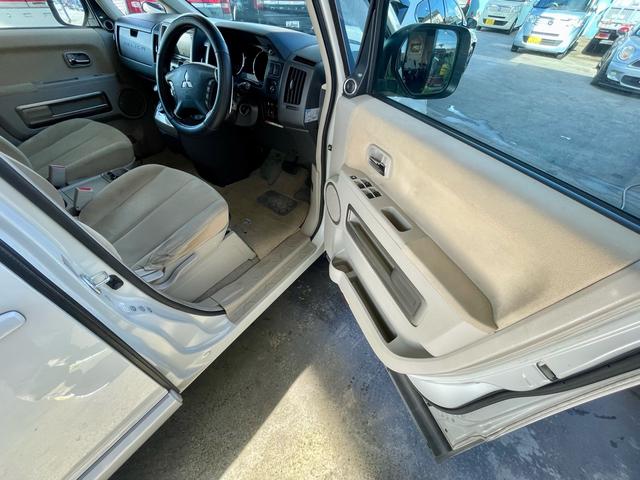 デリカD:5 G プレミアム ブルバー 純正ナビ カロッツェリア後席モニター 両側パワースライドドア スマートキー パワーバックドア 社外ホイール ATホワイトレタータイヤ 社外ルーフラック(6枚目)