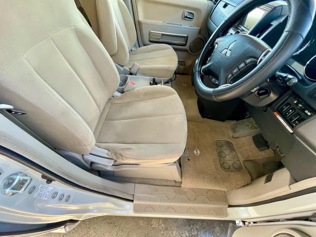 デリカD:5 G プレミアム ブルバー 純正ナビ カロッツェリア後席モニター 両側パワースライドドア スマートキー パワーバックドア 社外ホイール ATホワイトレタータイヤ 社外ルーフラック(7枚目)