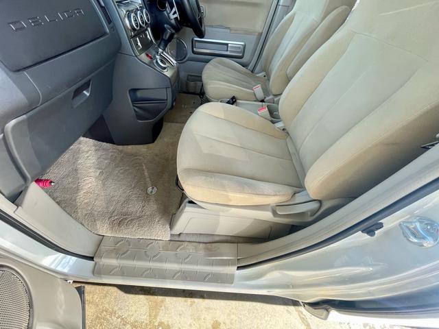 デリカD:5 G プレミアム ブルバー 純正ナビ カロッツェリア後席モニター 両側パワースライドドア スマートキー パワーバックドア 社外ホイール ATホワイトレタータイヤ 社外ルーフラック(16枚目)