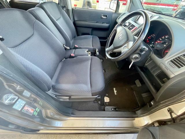 モビリオスパイク ＡＵ　スーリールーフラック　両側スライドドア　純正ナビ　ＥＴＣ（7枚目）