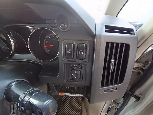 デリカＤ：５ Ｇ　プレミアム　純正ナビＴＶ　後席モニター　バックカメラ　ＥＴＣ　両側パワースライドドア　ロックフォードサウンド　４ＷＤ　左リアドア電動ステップ　パワーリアゲート　スマートキー　フォグライト　純正アルミホイール（15枚目）