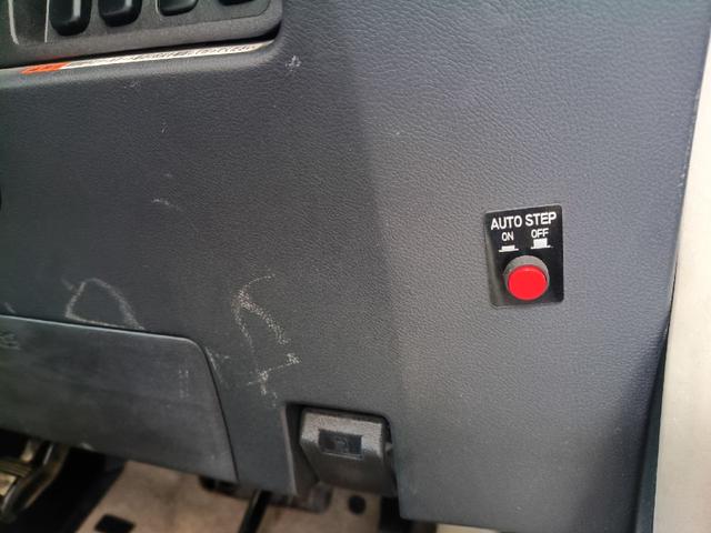 デリカＤ：５ Ｇ　プレミアム　純正ナビＴＶ　後席モニター　バックカメラ　ＥＴＣ　両側パワースライドドア　ロックフォードサウンド　４ＷＤ　左リアドア電動ステップ　パワーリアゲート　スマートキー　フォグライト　純正アルミホイール（21枚目）