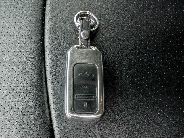 シャトル ハイブリッド　ホンダセンシング　禁煙車　フルセグナビ　ＤＶＤ再生　Ｂｌｕｅｔｏｏｔｈ　ＥＴＣ　バックカメラ　スマートキー　プッシュスタート　社外１６インチアルミ　ＨＩＤヘッドライト（3枚目）