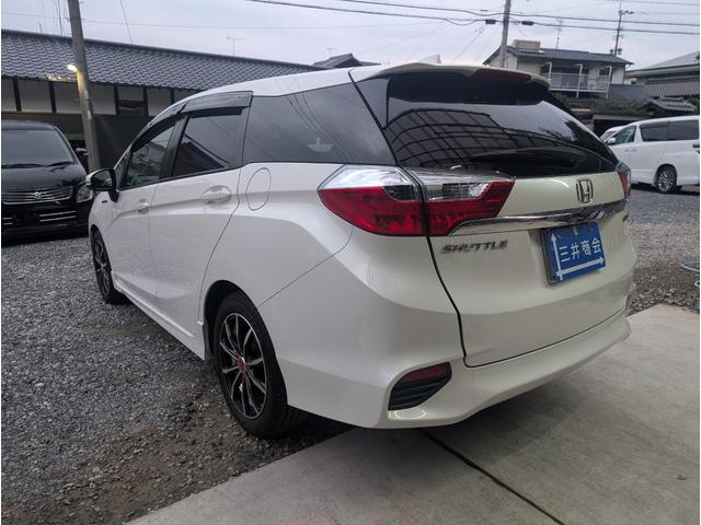 シャトル ハイブリッド　ホンダセンシング　禁煙車　フルセグナビ　ＤＶＤ再生　Ｂｌｕｅｔｏｏｔｈ　ＥＴＣ　バックカメラ　スマートキー　プッシュスタート　社外１６インチアルミ　ＨＩＤヘッドライト（6枚目）