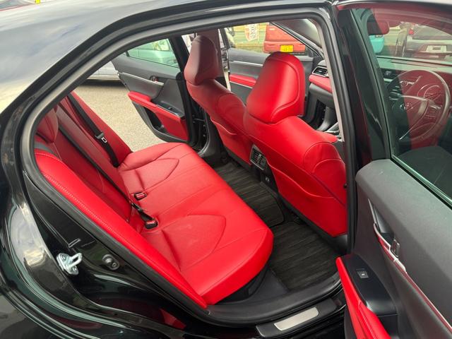 カムリ WSブラックエディション JBLサウンド 前席パワーシート 赤本革シート CarPlay Bluetooth クリアランスソナー LEDライト シートヒーター スマートキー キーレス クルコン 特別仕様車 禁煙車(20枚目)