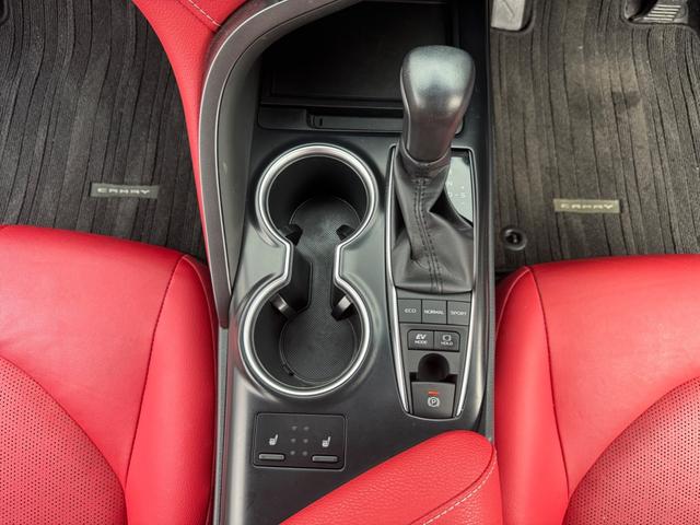 カムリ WSブラックエディション JBLサウンド 前席パワーシート 赤本革シート CarPlay Bluetooth クリアランスソナー LEDライト シートヒーター スマートキー キーレス クルコン 特別仕様車 禁煙車(31枚目)