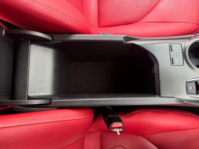 カムリ WSブラックエディション JBLサウンド 前席パワーシート 赤本革シート CarPlay Bluetooth クリアランスソナー LEDライト シートヒーター スマートキー キーレス クルコン 特別仕様車 禁煙車(36枚目)