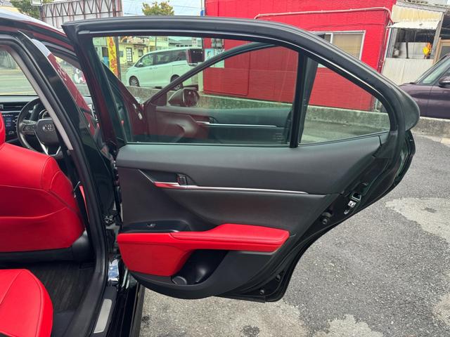 カムリ WSブラックエディション JBLサウンド 前席パワーシート 赤本革シート CarPlay Bluetooth クリアランスソナー LEDライト シートヒーター スマートキー キーレス クルコン 特別仕様車 禁煙車(50枚目)