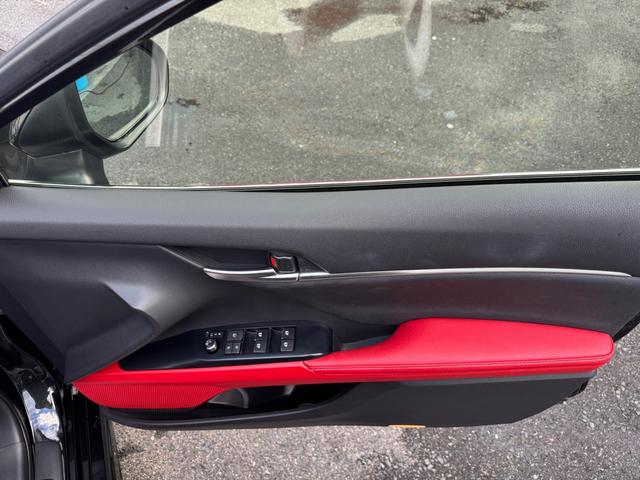 カムリ WSブラックエディション JBLサウンド 前席パワーシート 赤本革シート CarPlay Bluetooth クリアランスソナー LEDライト シートヒーター スマートキー キーレス クルコン 特別仕様車 禁煙車(51枚目)