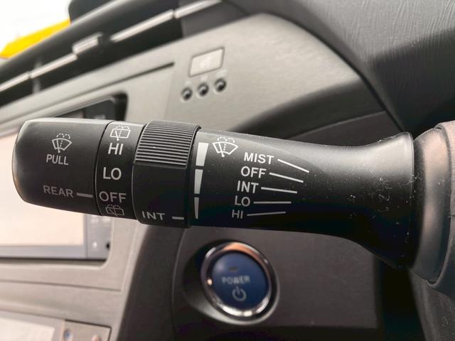 プリウス Ｓ　電格ドアミラー　デュアルエアバッグ　オ－トエアコン　ＳＲＳ　ＥＳＣ　ＡＢＳ　サイドエアバック　パワーステアリング　パワーウィンド　ＳＤナビゲーション　地デジＴＶ　ＤＶＤ再生可　ＴＶナビ（24枚目）