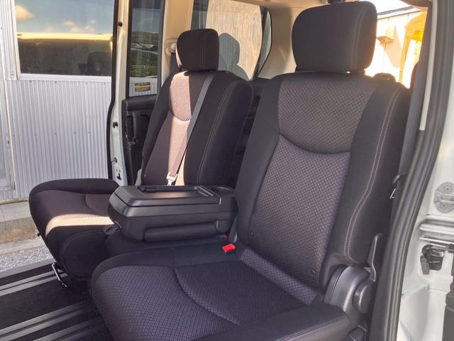 セレナ ハイウェイスター　Ｓ－ハイブリッド　スマートエントリー　地デジテレビ　電格ミラー　禁煙車両　ＳＤ　Ｂカメラ　ＡＢＳ　ナビＴＶ　キーレス　パワーウィンドウ　助手席エアバック　パワーステアリング　運転席エアバック　ＡＵＴＯエアコン　ＶＳＡ（19枚目）