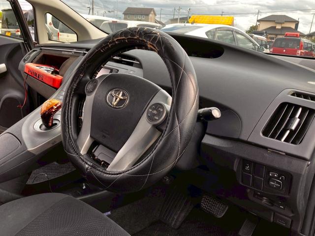 プリウス Ｓ　ＢＬＵＥＴＯＯＴＨ　格納ミラー　フルセグ地デジ　ＡＵＴＯライト　インテリキー　デュアルエアバック　エアＢ　ＳＤナビゲーション　ＤＶＤ再生可能　ナビＴＶ　ＡＵＴＯエアコン　横スベリ防止　ＡＢＳ（16枚目）