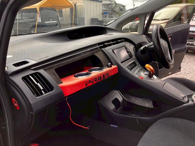 プリウス Ｓ　ＢＬＵＥＴＯＯＴＨ　格納ミラー　フルセグ地デジ　ＡＵＴＯライト　インテリキー　デュアルエアバック　エアＢ　ＳＤナビゲーション　ＤＶＤ再生可能　ナビＴＶ　ＡＵＴＯエアコン　横スベリ防止　ＡＢＳ（17枚目）