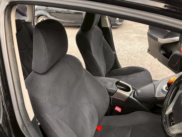 プリウス Ｓ　ＢＬＵＥＴＯＯＴＨ　格納ミラー　フルセグ地デジ　ＡＵＴＯライト　インテリキー　デュアルエアバック　エアＢ　ＳＤナビゲーション　ＤＶＤ再生可能　ナビＴＶ　ＡＵＴＯエアコン　横スベリ防止　ＡＢＳ（18枚目）